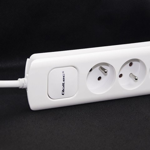 Qoltec Listwa zasilająca antyprzepięciowa | 4 gniazda | 2 x USB | 1.8m | Biała